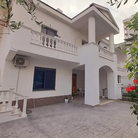 Kurti 招待所 Durrës