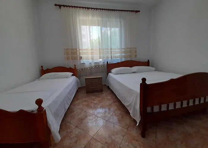 Kurti ゲストハウス 3*