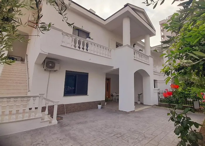 Kurti ゲストハウス ドゥラス