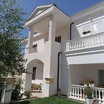 Kurti Guest house