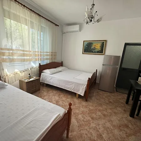 Kurti Guest house