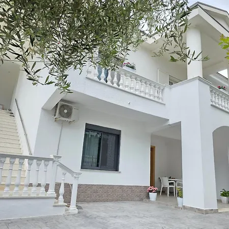 Kurti Guest house Durres